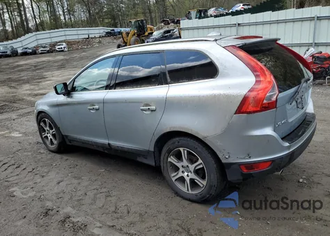 2013 Volvo Xc60 T6 z USA, uszkodzony, nr VIN YV4902DZ3D2377926